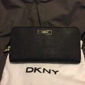 DKNY wallet